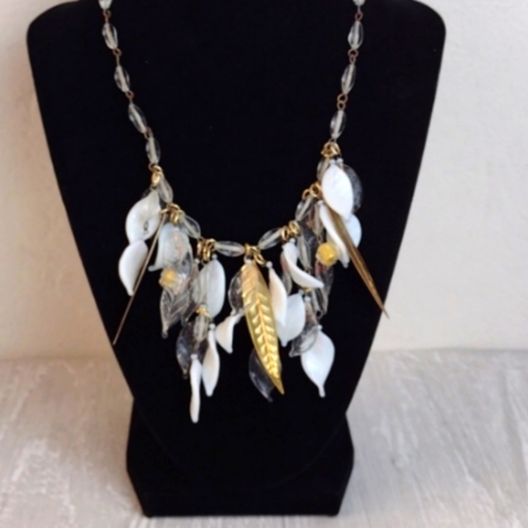 ♥️SOLD♥️ Golden Leaves Beaded & White Leafed Fringe Gold Tone Necklace - Picture 10 of 12